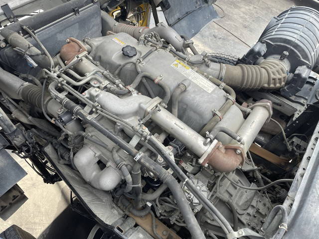 いすゞギガ汚泥吸引車大型（10t）[写真19]