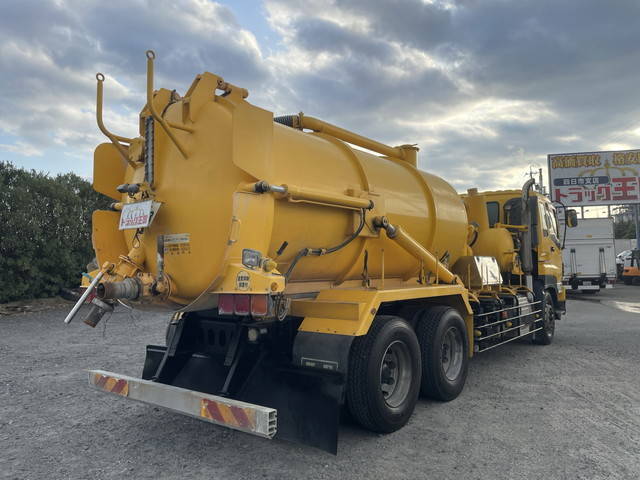 いすゞギガ汚泥吸引車大型（10t）[写真02]