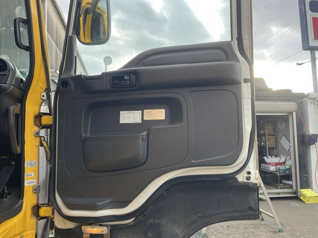 いすゞギガ汚泥吸引車大型（10t）[写真24]