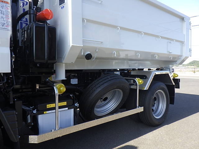 三菱ふそうキャンターコンテナ専用車小型（2t・3t）[写真12]