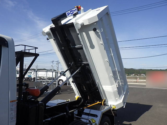 三菱ふそうキャンターコンテナ専用車小型（2t・3t）[写真14]