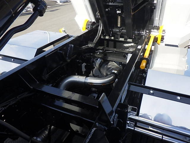 三菱ふそうキャンターコンテナ専用車小型（2t・3t）[写真19]