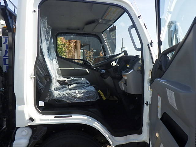 三菱ふそうキャンターコンテナ専用車小型（2t・3t）[写真22]