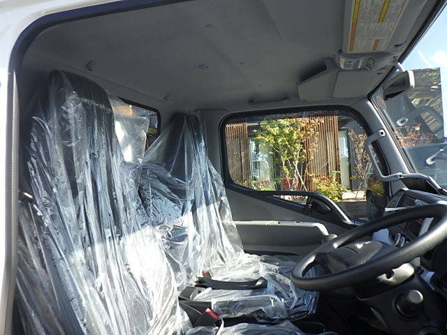 三菱ふそうキャンターコンテナ専用車小型（2t・3t）[写真23]