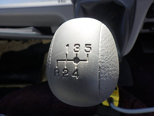 三菱ふそうキャンターコンテナ専用車小型（2t・3t）[写真32]