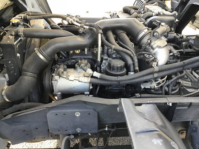 いすゞフォワード冷蔵冷凍ウイング中型（4t）[写真22]