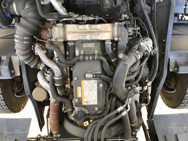 いすゞフォワード冷蔵冷凍ウイング中型（4t）[写真24]