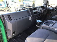 いすゞフォワード冷蔵冷凍ウイング中型（4t）[写真32]