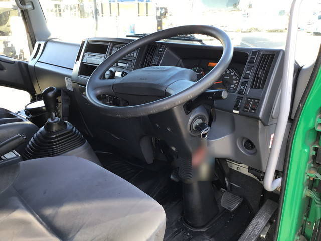 いすゞフォワード冷蔵冷凍ウイング中型（4t）[写真33]