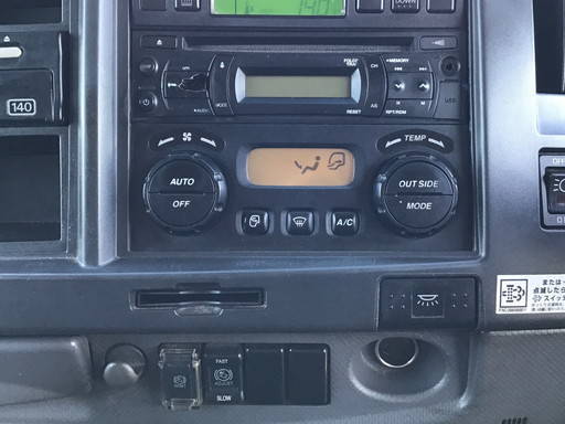 いすゞフォワード冷蔵冷凍ウイング中型（4t）[写真36]