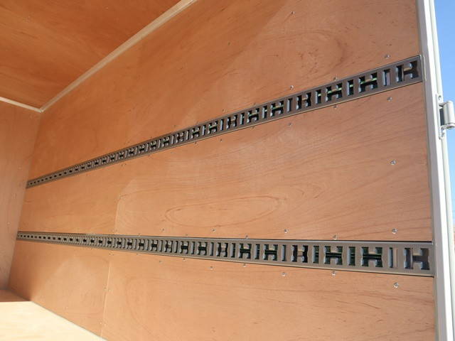 三菱ふそうキャンターアルミバン小型（2t・3t）[写真13]