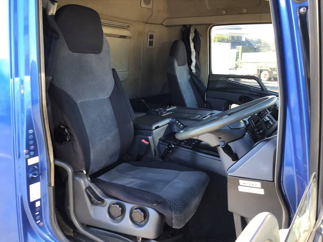 三菱ふそうスーパーグレートアルミウイング大型（10t）[写真28]