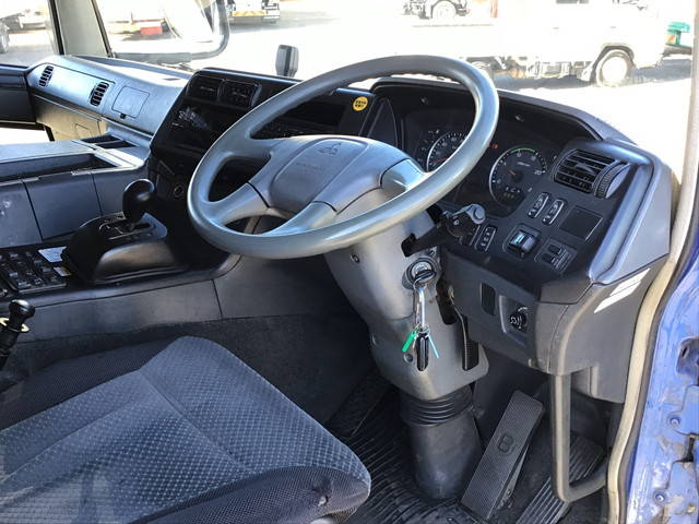 三菱ふそうスーパーグレートアルミウイング大型（10t）[写真30]