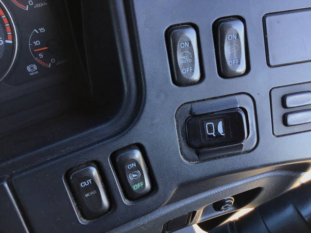 三菱ふそうスーパーグレートアルミウイング大型（10t）[写真36]