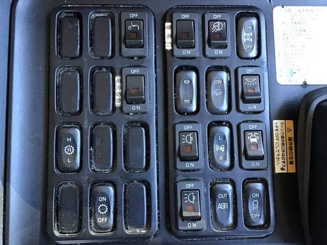 三菱ふそうスーパーグレートアルミウイング大型（10t）[写真38]