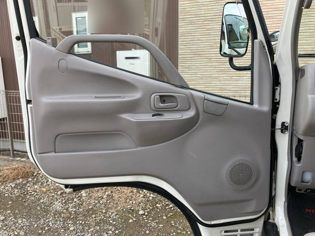 日野デュトロ平ボディ小型（2t・3t）[写真20]