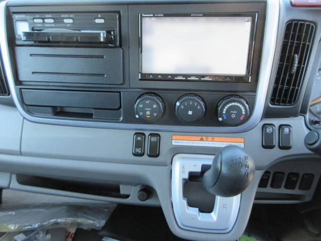 三菱ふそうキャンターアルミバン小型（2t・3t）[写真12]