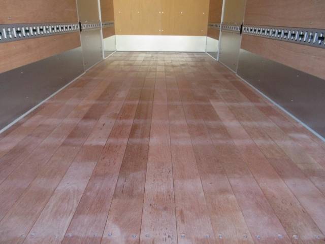 三菱ふそうキャンターアルミバン小型（2t・3t）[写真23]