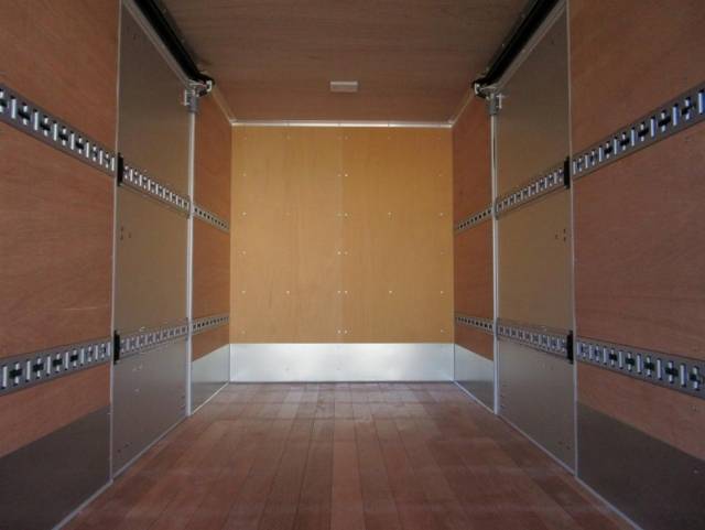 三菱ふそうキャンターアルミバン小型（2t・3t）[写真24]