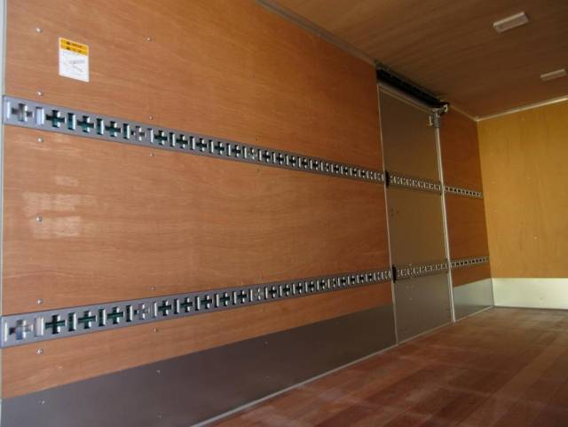 三菱ふそうキャンターアルミバン小型（2t・3t）[写真26]