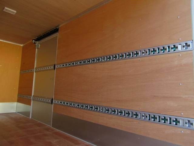 三菱ふそうキャンターアルミバン小型（2t・3t）[写真27]