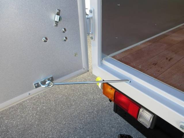 三菱ふそうキャンターアルミバン小型（2t・3t）[写真28]