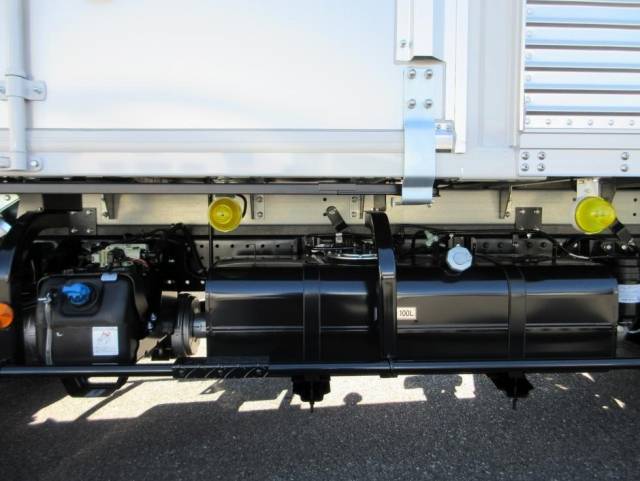 三菱ふそうキャンターアルミバン小型（2t・3t）[写真32]