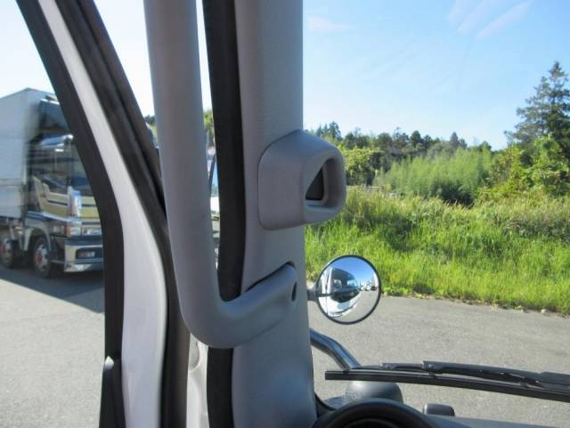 三菱ふそうキャンターアルミバン小型（2t・3t）[写真36]