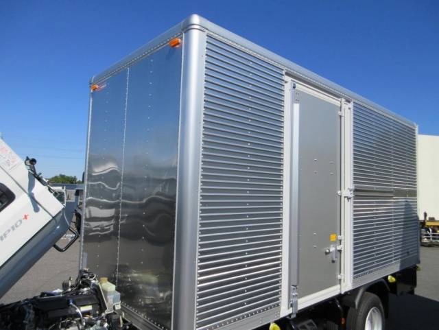 三菱ふそうキャンターアルミバン小型（2t・3t）[写真37]