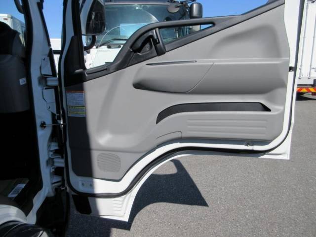 三菱ふそうキャンターアルミバン小型（2t・3t）[写真08]