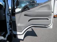 三菱ふそうキャンターアルミバン小型（2t・3t）[写真08]