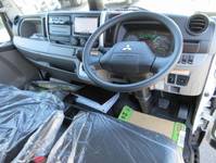 三菱ふそうキャンターアルミバン小型（2t・3t）[写真09]