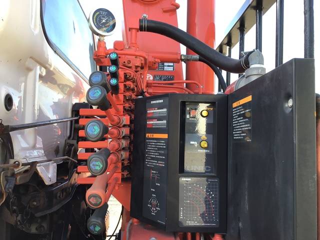 日野レンジャーセルフクレーン3段増トン（6t・8t）[写真14]