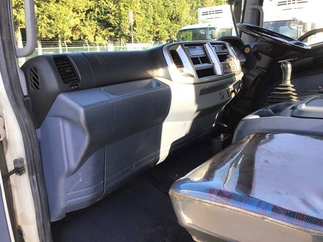 日野レンジャーセルフクレーン3段増トン（6t・8t）[写真30]