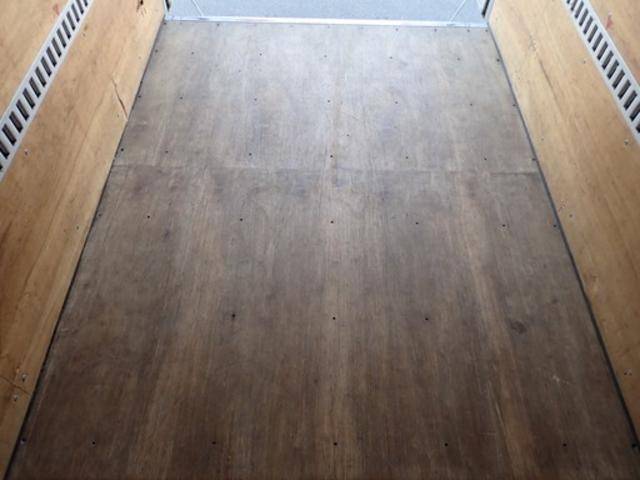 いすゞエルフアルミバン小型（2t・3t）[写真17]