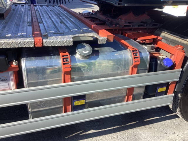 日野プロフィアトレーラーヘッド（トラクターヘッド）大型（10t）[写真13]