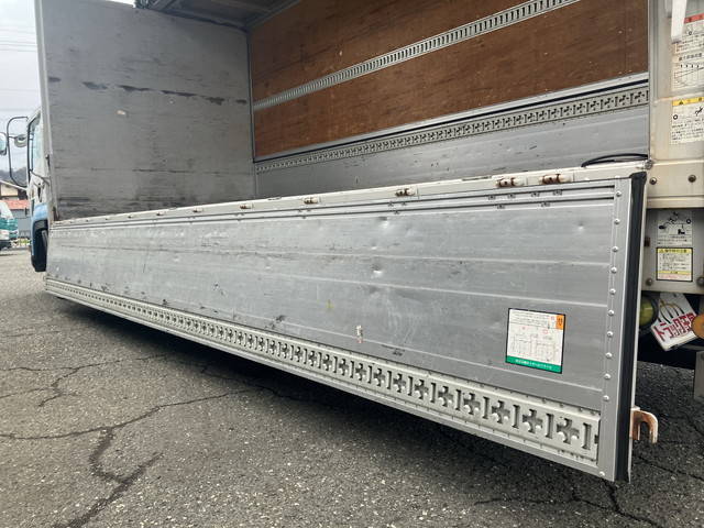 いすゞフォワードアルミウイング中型（4t）[写真13]