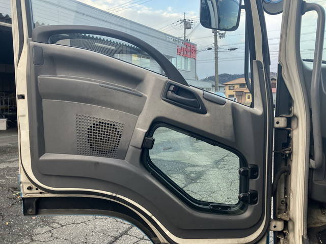 いすゞフォワードアルミウイング中型（4t）[写真28]