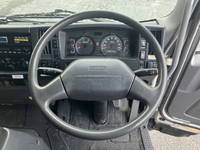 いすゞフォワードアルミウイング中型（4t）[写真36]