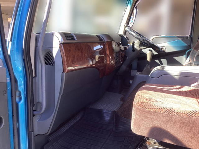 三菱ふそうファイターアルミウイング中型（4t）[写真30]