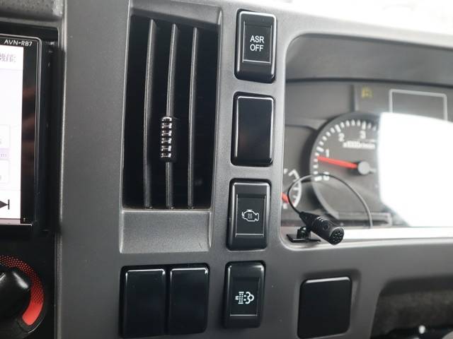 いすゞエルフアルミバン小型（2t・3t）[写真32]