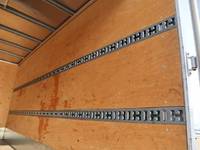 いすゞエルフアルミバン小型（2t・3t）[写真08]