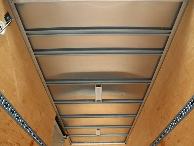 いすゞエルフアルミバン小型（2t・3t）[写真09]