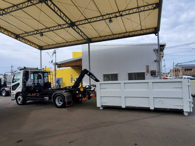 三菱ふそうファイターコンテナ専用車増トン（6t・8t）[写真09]