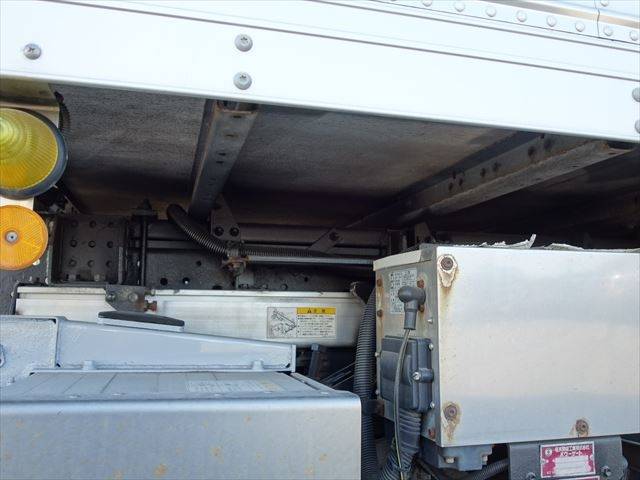 いすゞエルフアルミバン小型（2t・3t）[写真10]