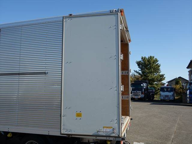 いすゞエルフアルミバン小型（2t・3t）[写真15]