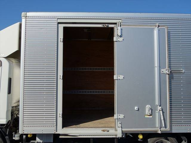 いすゞエルフアルミバン小型（2t・3t）[写真17]