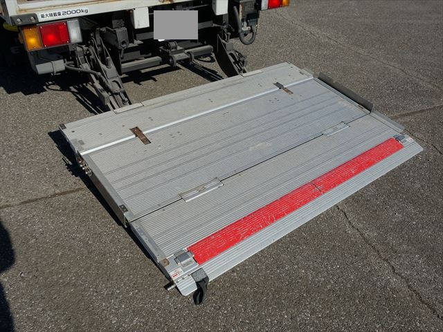 いすゞエルフアルミバン小型（2t・3t）[写真18]