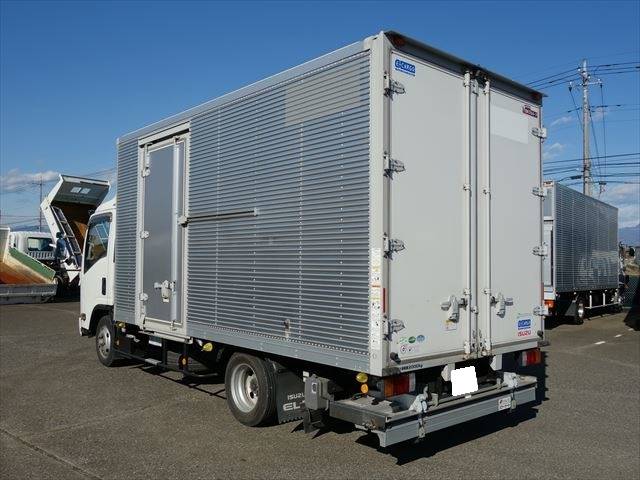 いすゞエルフアルミバン小型（2t・3t）[写真02]