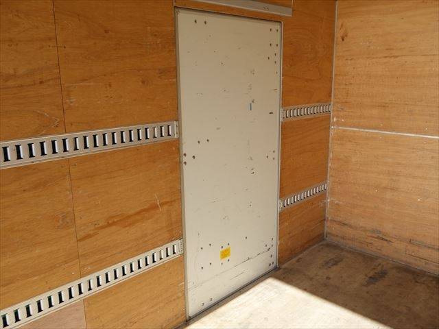 いすゞエルフアルミバン小型（2t・3t）[写真21]